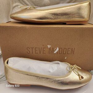 Steve Madden Blossoms Gold Ballet Flats. NIB. Size 8.5